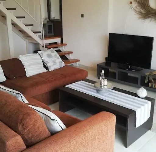 Nikolas Apartment. Aktaio Patra アパート リオ