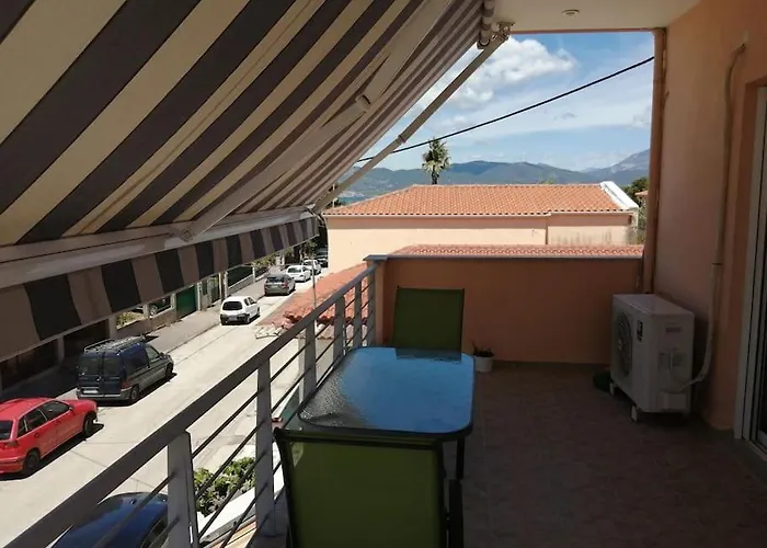 Nikolas Apartment. Aktaio Patra アパート リオ