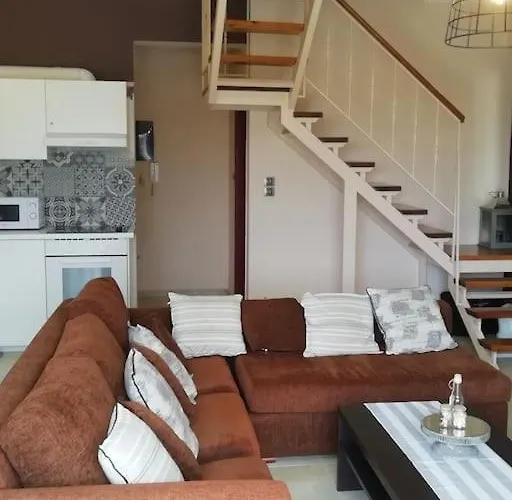 Nikolas Apartment. Aktaio Patra アパート *